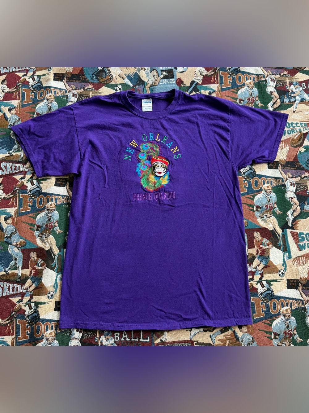 Y2K Vintage Menβs Gildan New Orleans French Quarter Embroidered Purple Shirt